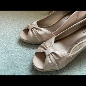 Nwb Life Stride wedge size 6 shimmer nude